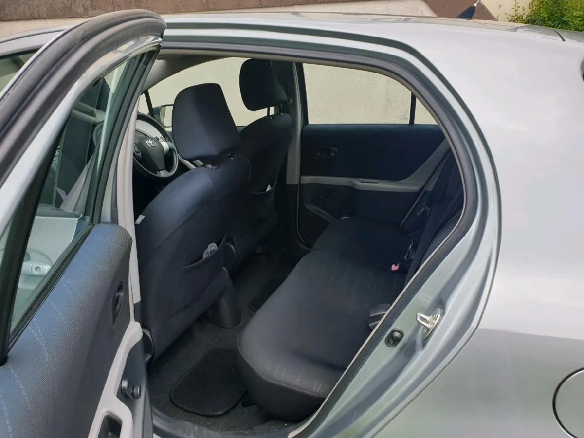 Low mileage Toyota yaris automatic for sale - Image 3