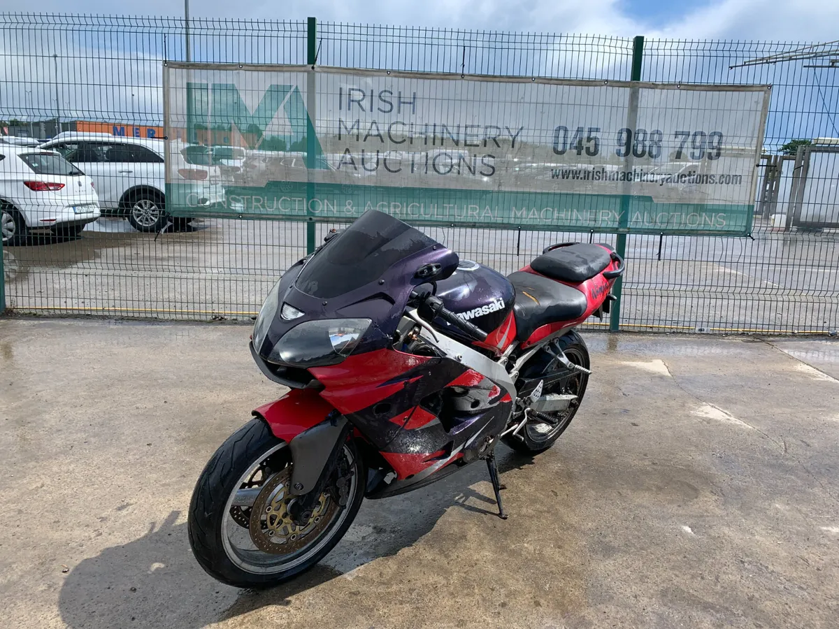 UNRESERVED 2002 KAWASAKI NINJA MOTORBIKE FOR AUCT - Image 1