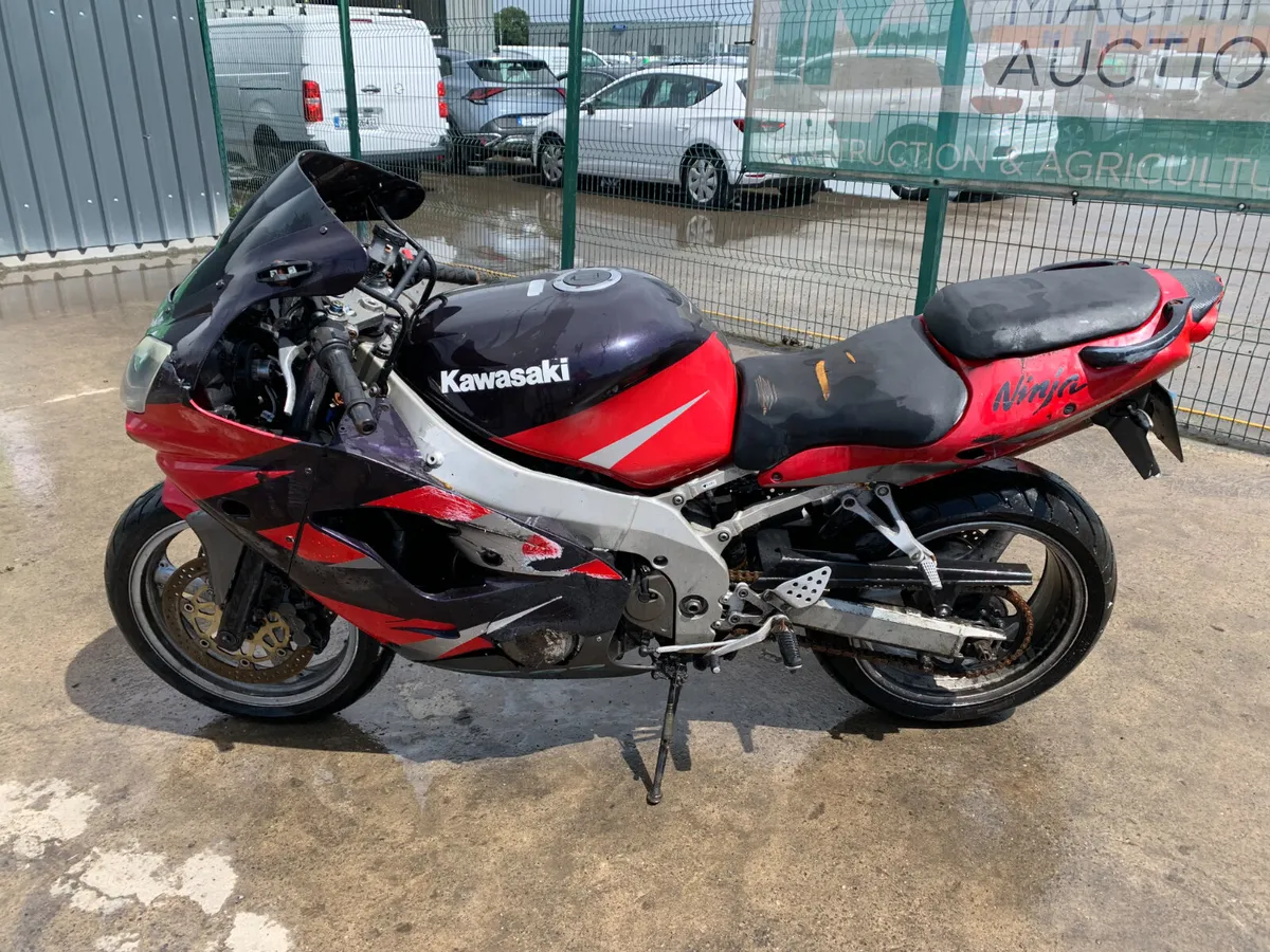 UNRESERVED 2002 KAWASAKI NINJA MOTORBIKE FOR AUCT - Image 2