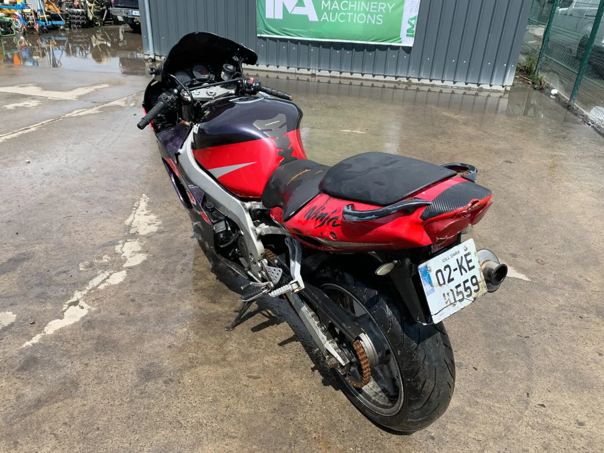 UNRESERVED 2002 KAWASAKI NINJA MOTORBIKE FOR AUCT - Image 3