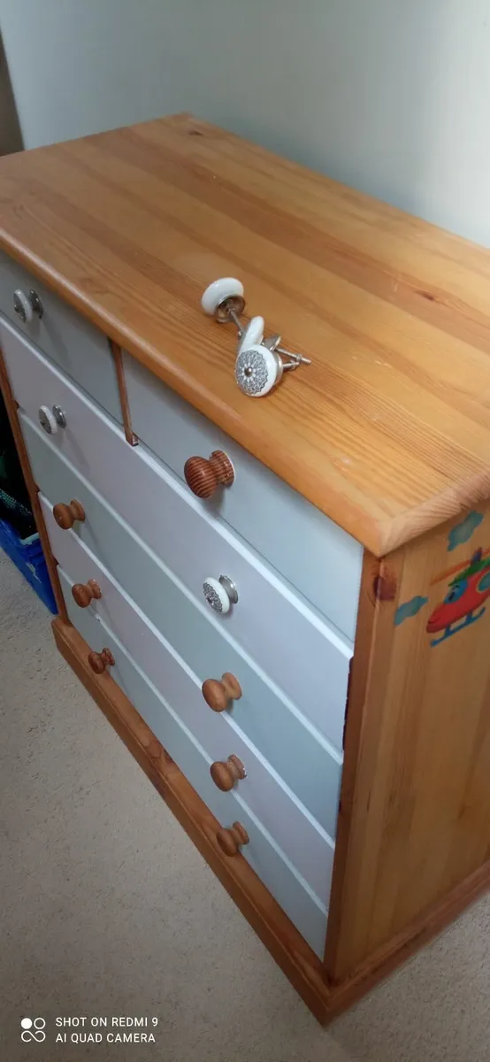 Chest of drawers - Image 2