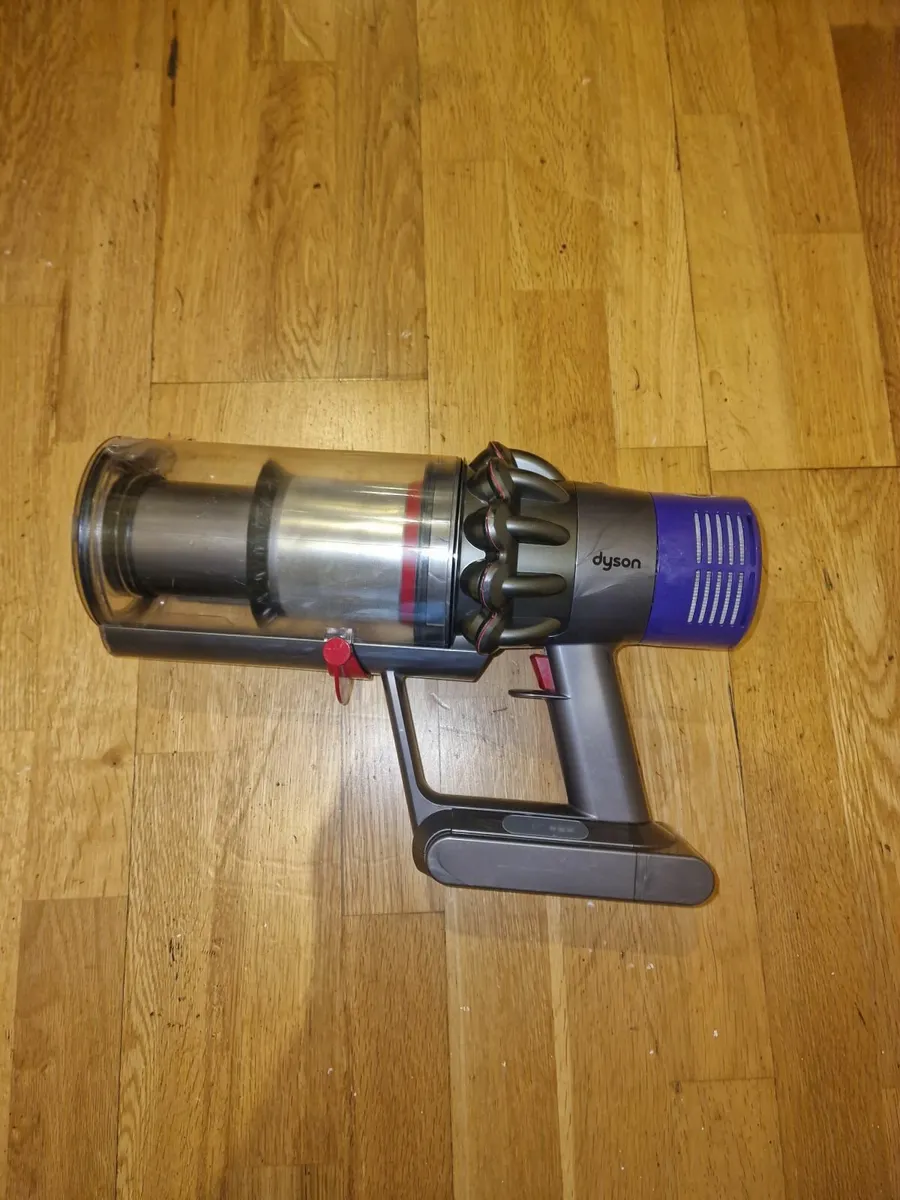 Dyson v10 - Image 2