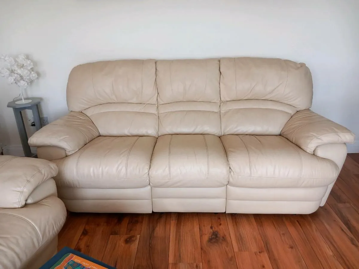 Cream Leather couch - Image 4