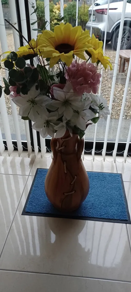 LARGE ORNAMENTAL FOLOWERS AND POT - Image 2