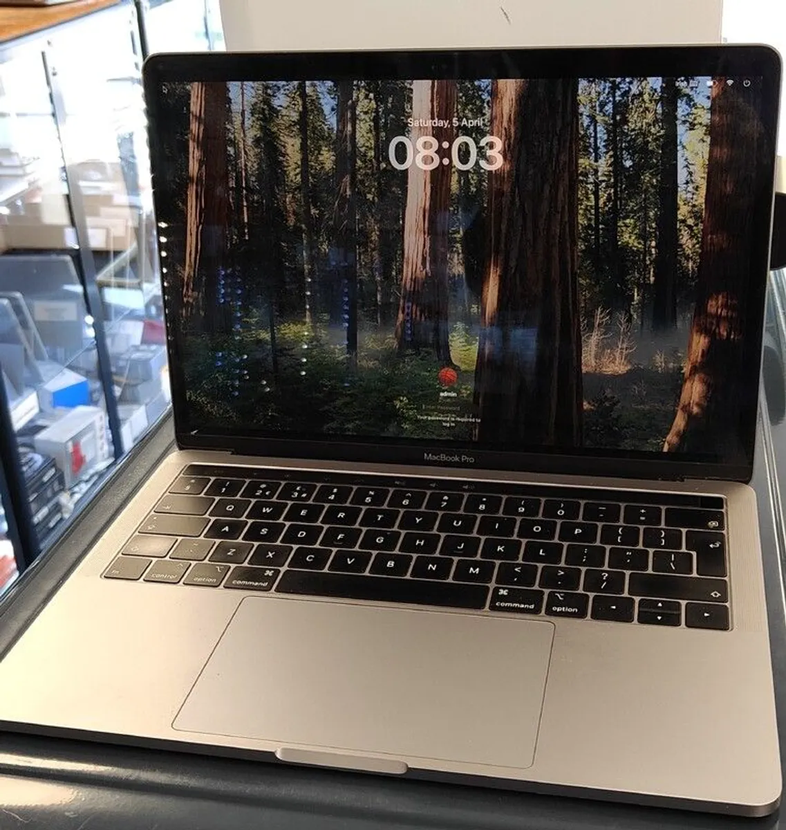 Apple MacBook Pro A1989 Retina 13.3" 2018 Touch Bar 512GB SSD 16GB Ram 2.7GHz Core i7 (battery Cycle: 418) - Image 3