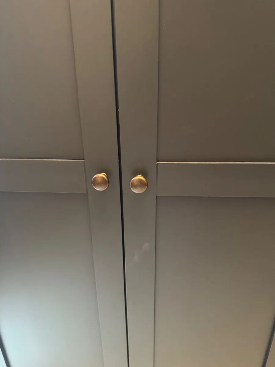 Top quality WARDROBE: nearly NEW, stylish & sturdy - Image 4