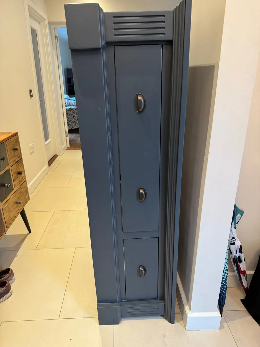 Top quality Wardrobe - from Oak Furnitureland (UK) - Image 4
