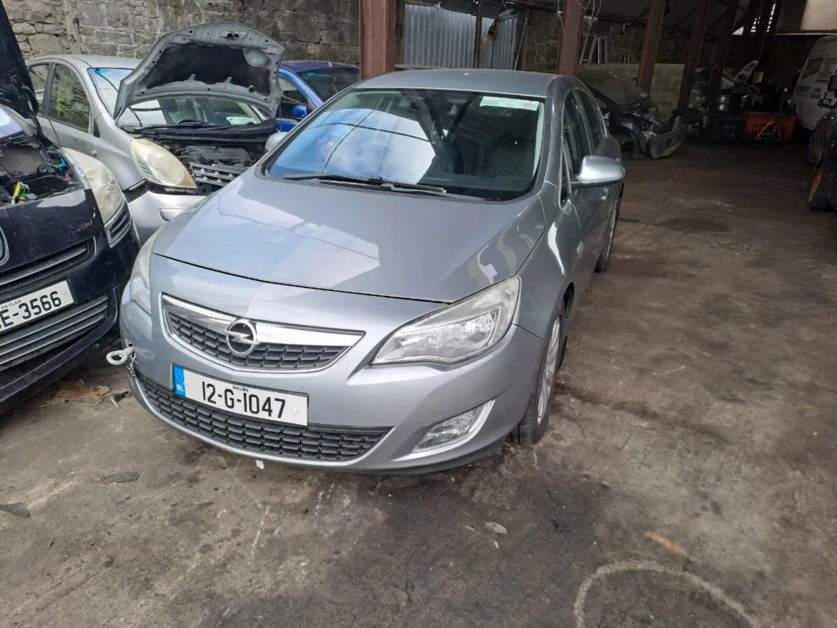 12 Opel Astra 1.7 cdti Breaking - Image 1