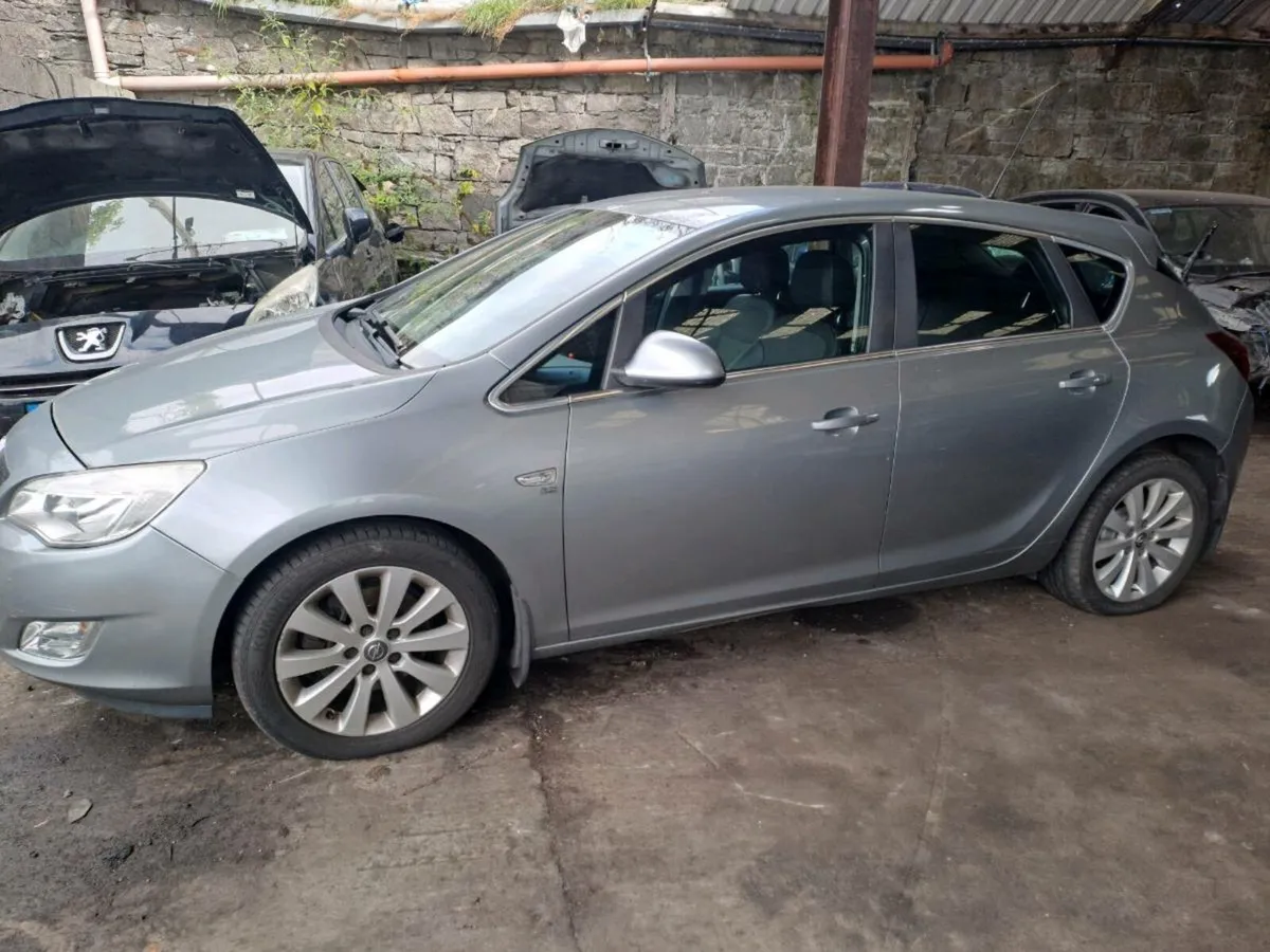 12 Opel Astra 1.7 cdti Breaking - Image 2