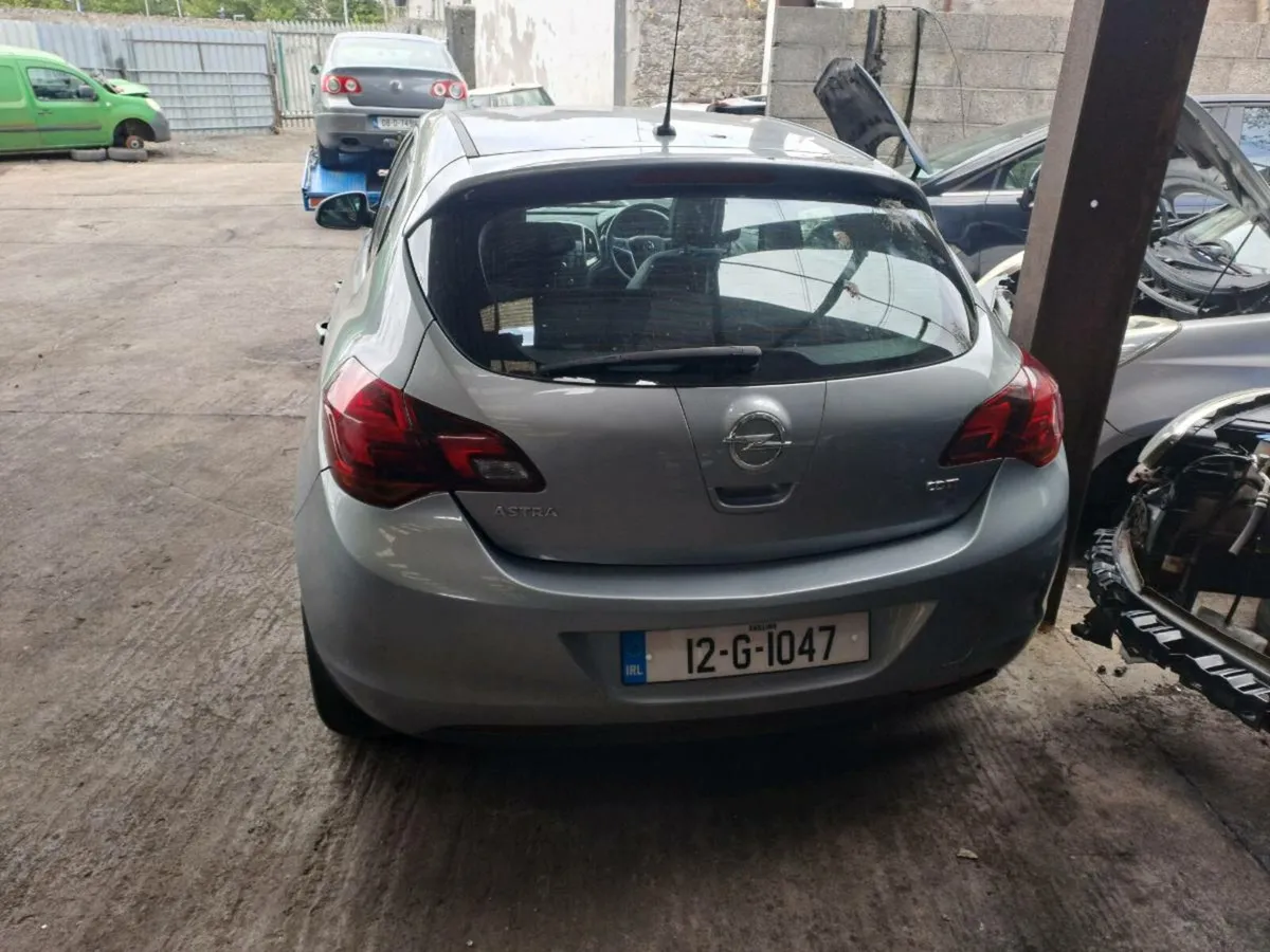 12 Opel Astra 1.7 cdti Breaking - Image 3