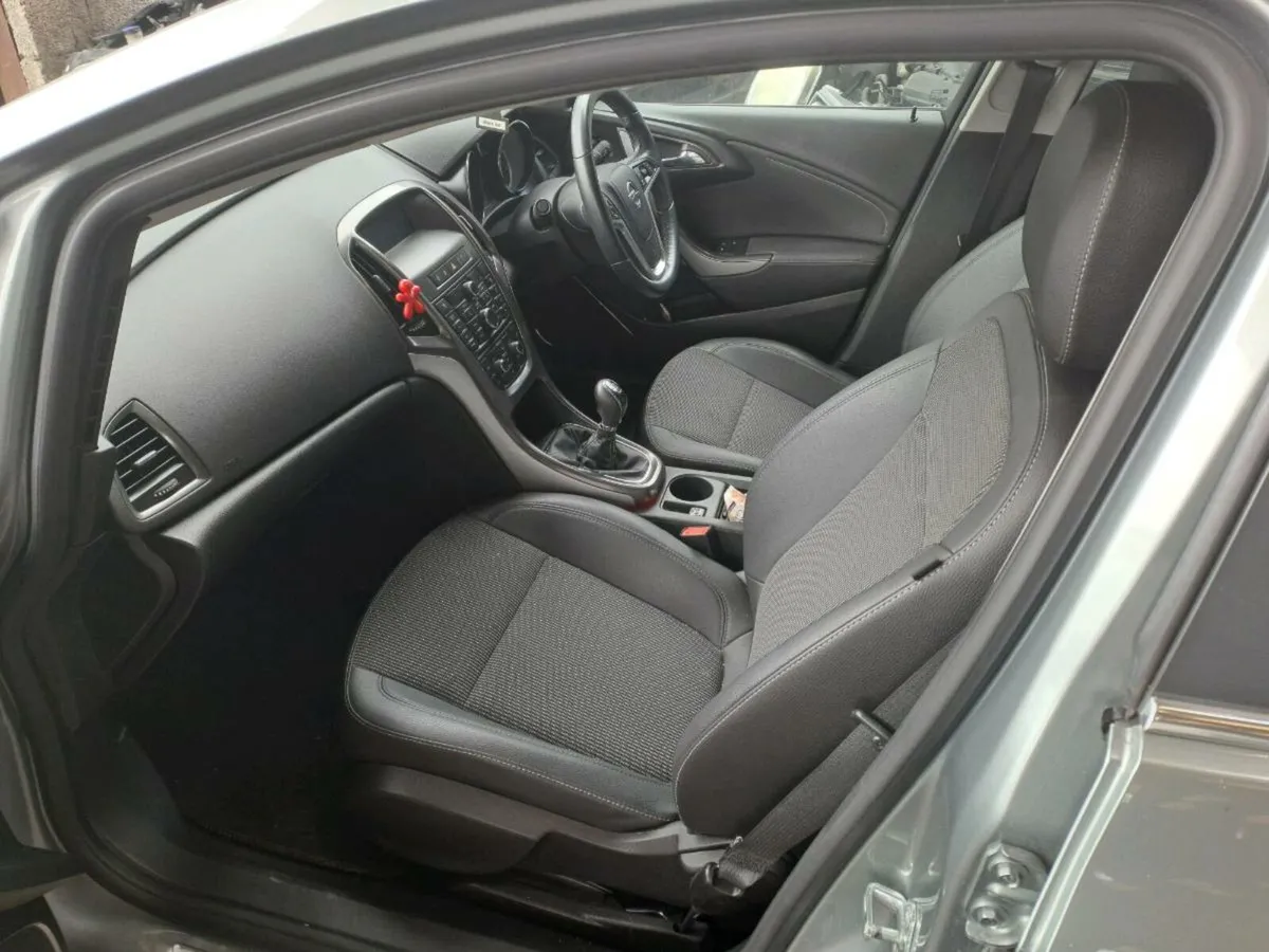 12 Opel Astra 1.7 cdti Breaking - Image 4