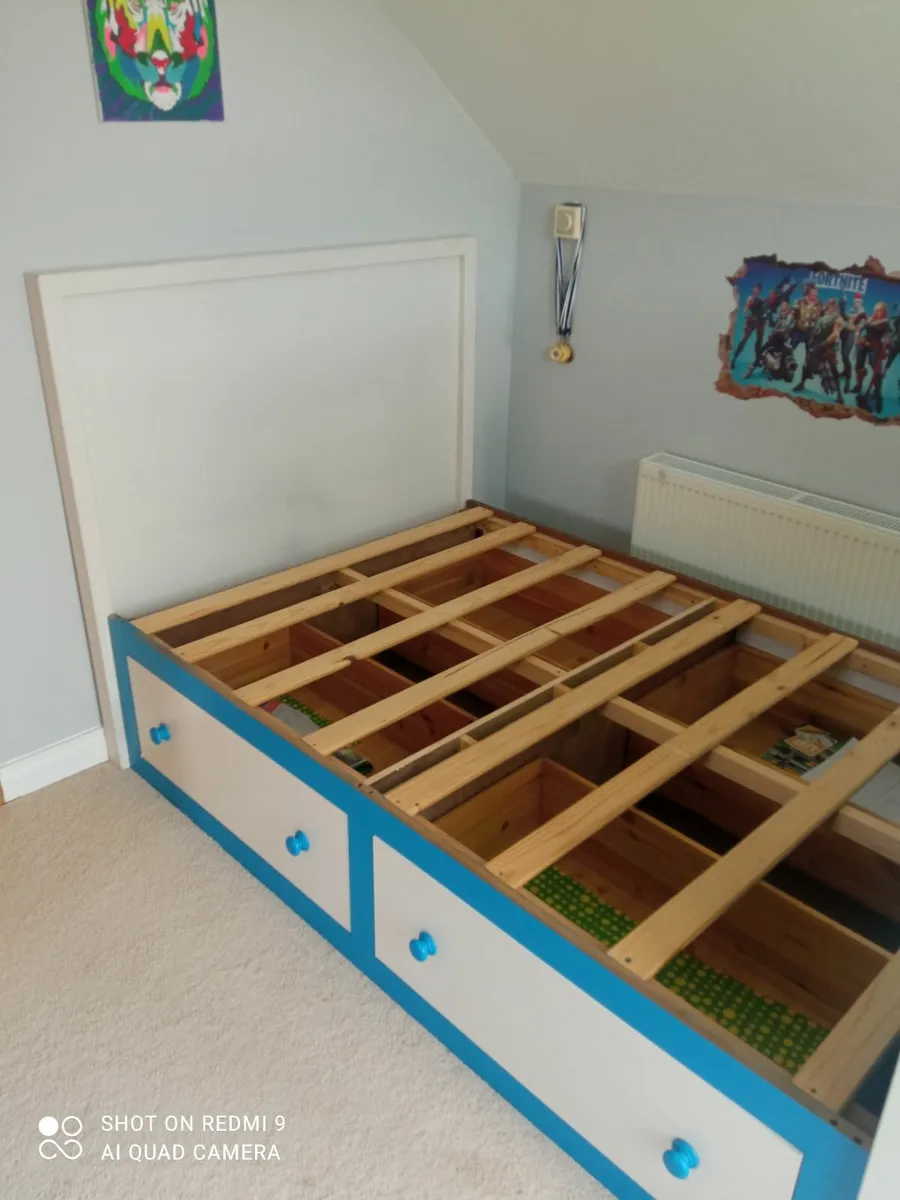 Double bed. - Image 1