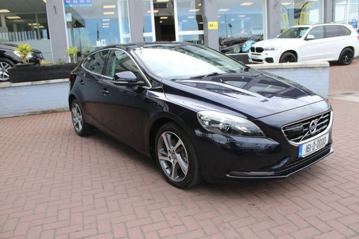 2016 VOLVO V40 - Image 1