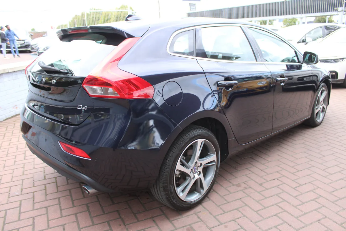 2016 VOLVO V40 - Image 4