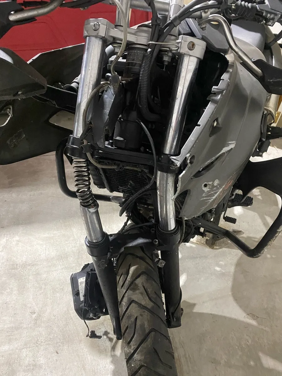 BMW gs f700 motor bike crashed - Image 1