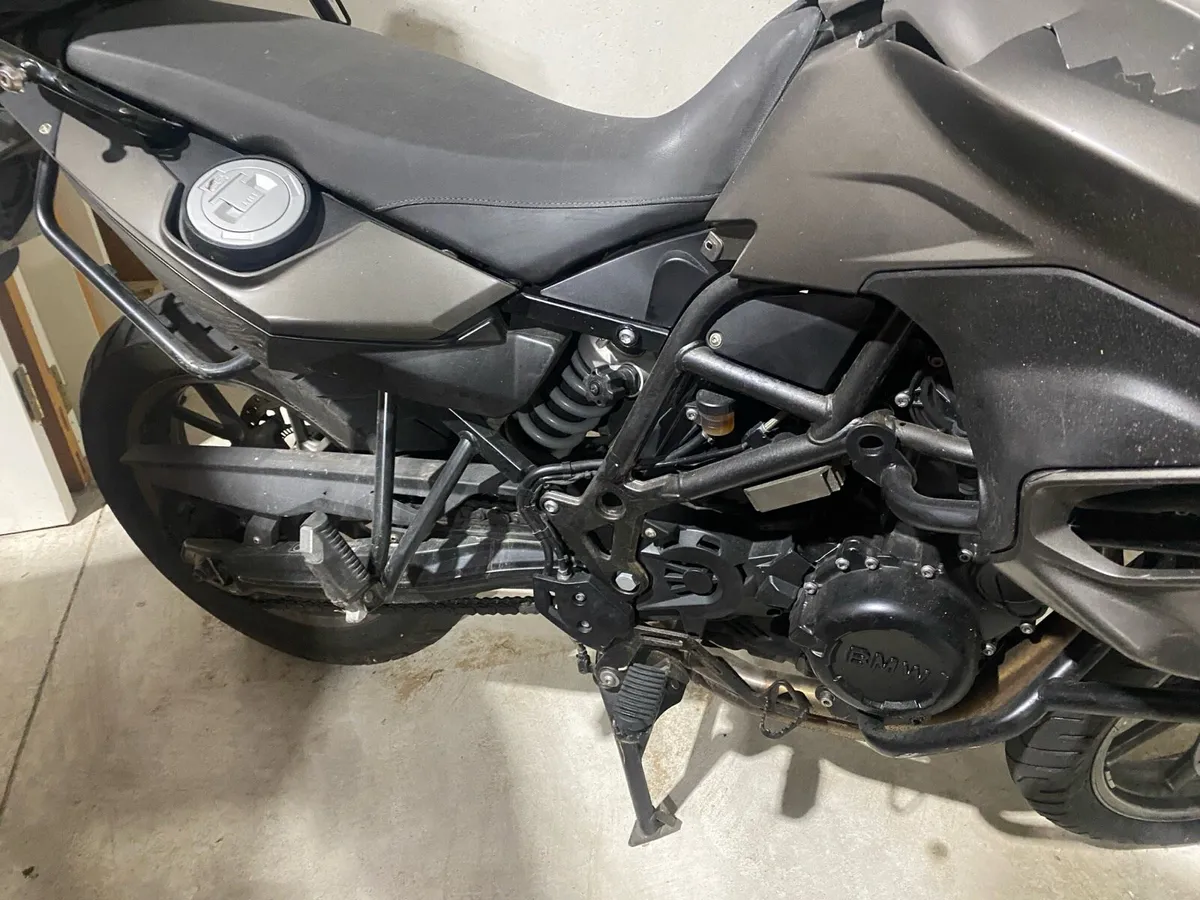BMW gs f700 motor bike crashed - Image 3
