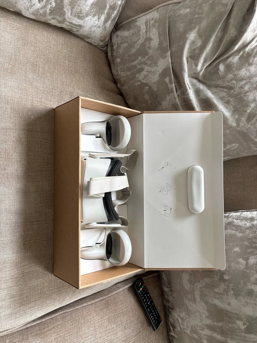 Meta Quest 2 and Controllers (VR Headset) - Image 2