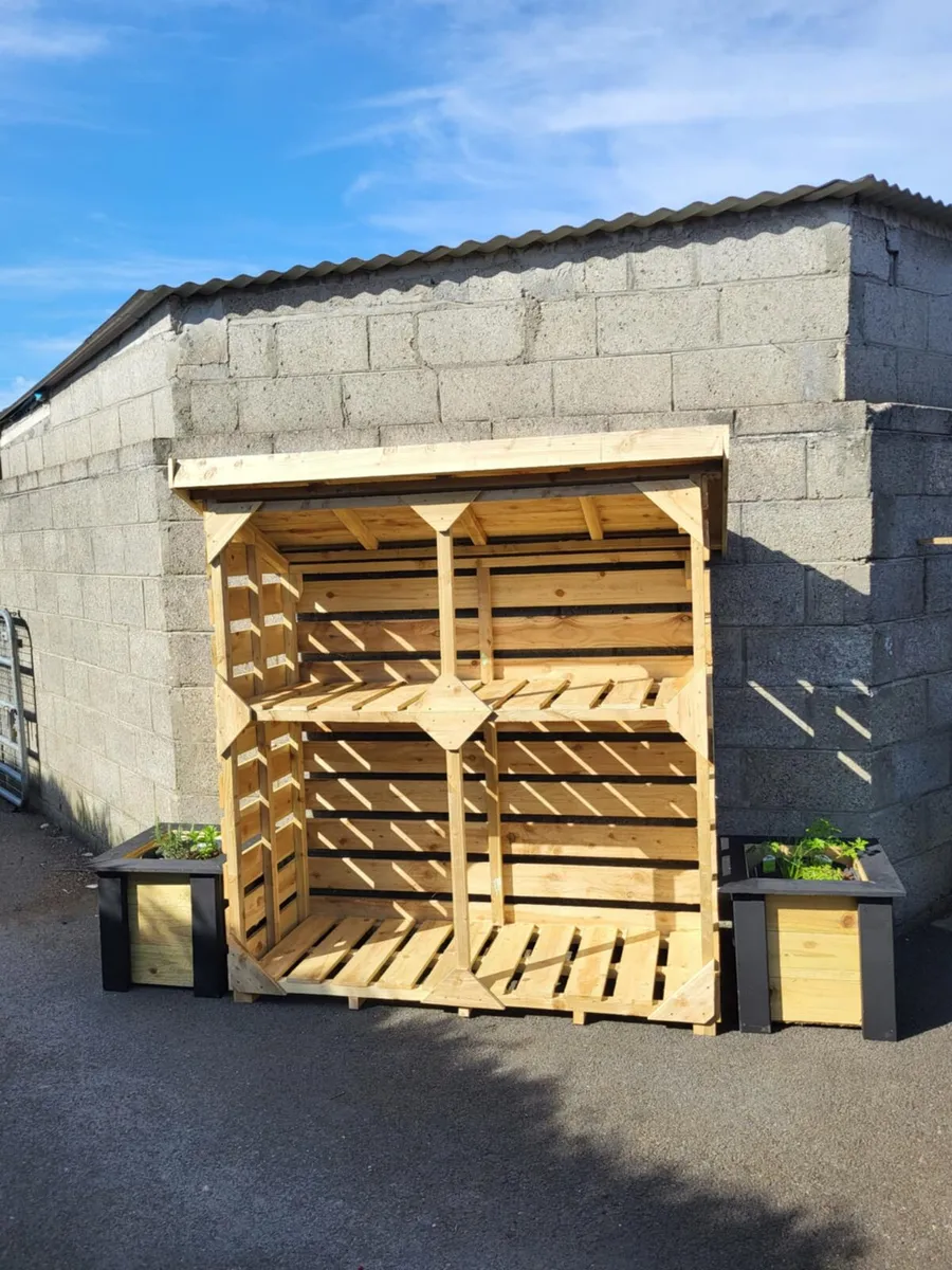 Logstores with shelf - Image 1