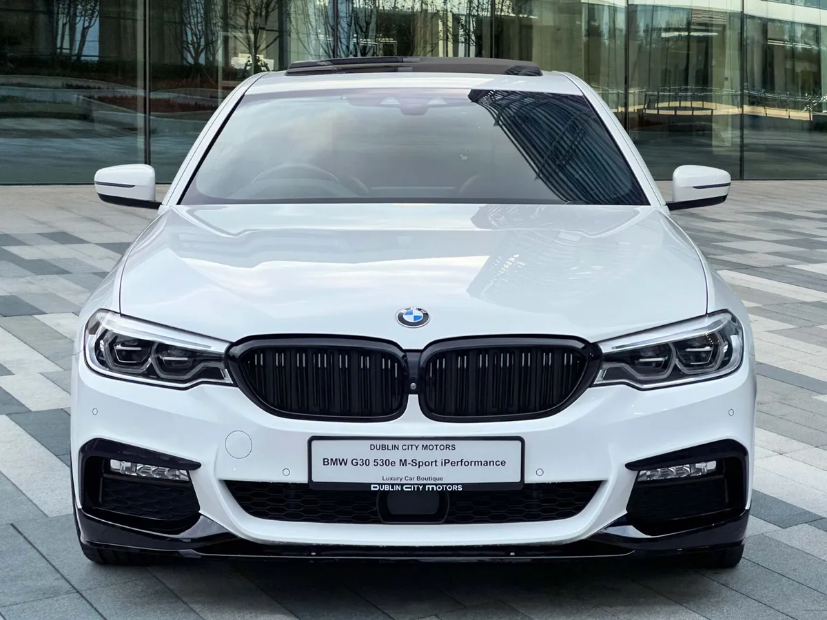 BMW G30 530e M Sport *Glass Sunroof* - Image 2