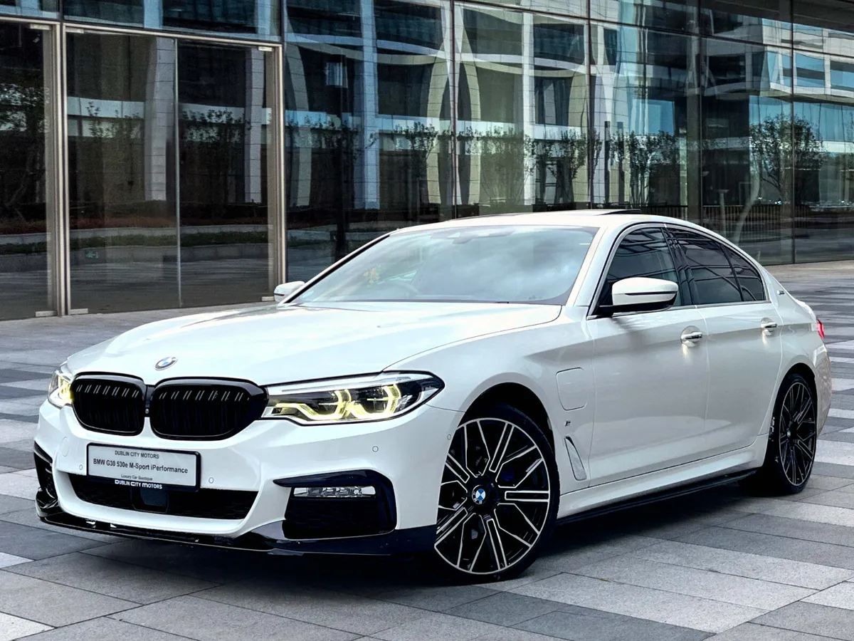 BMW G30 530e M Sport *Glass Sunroof* - Image 3