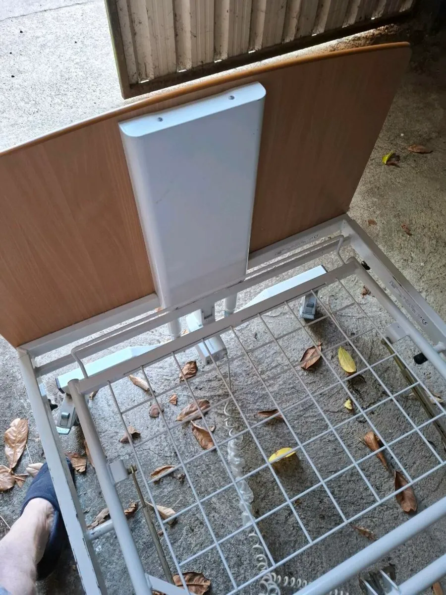 Electric bed - Image 1