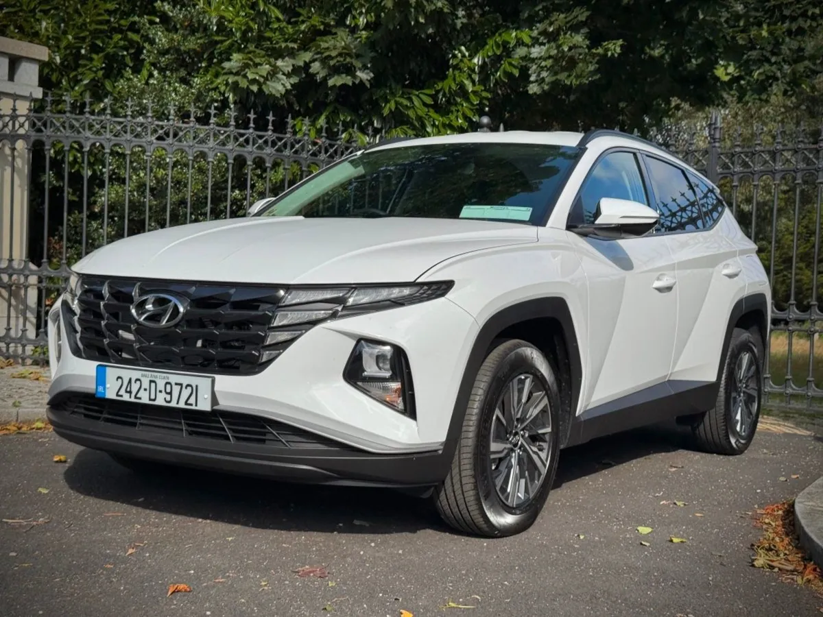 Hyundai Tucson 2WD Exectuive HEV Auto  PRE REG Sa - Image 3