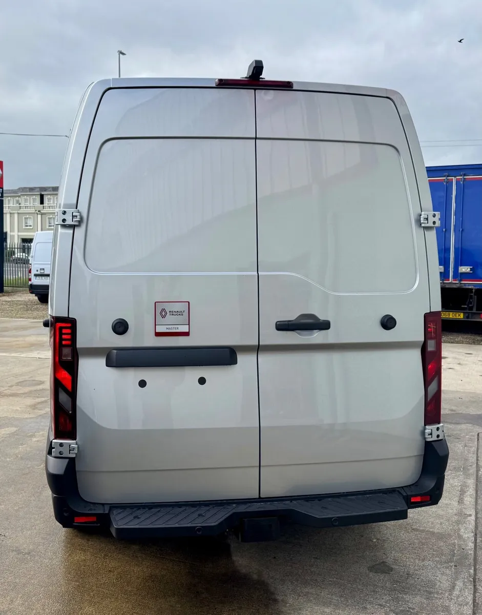 Renault master 170bhp AUTOMATIC - Image 2