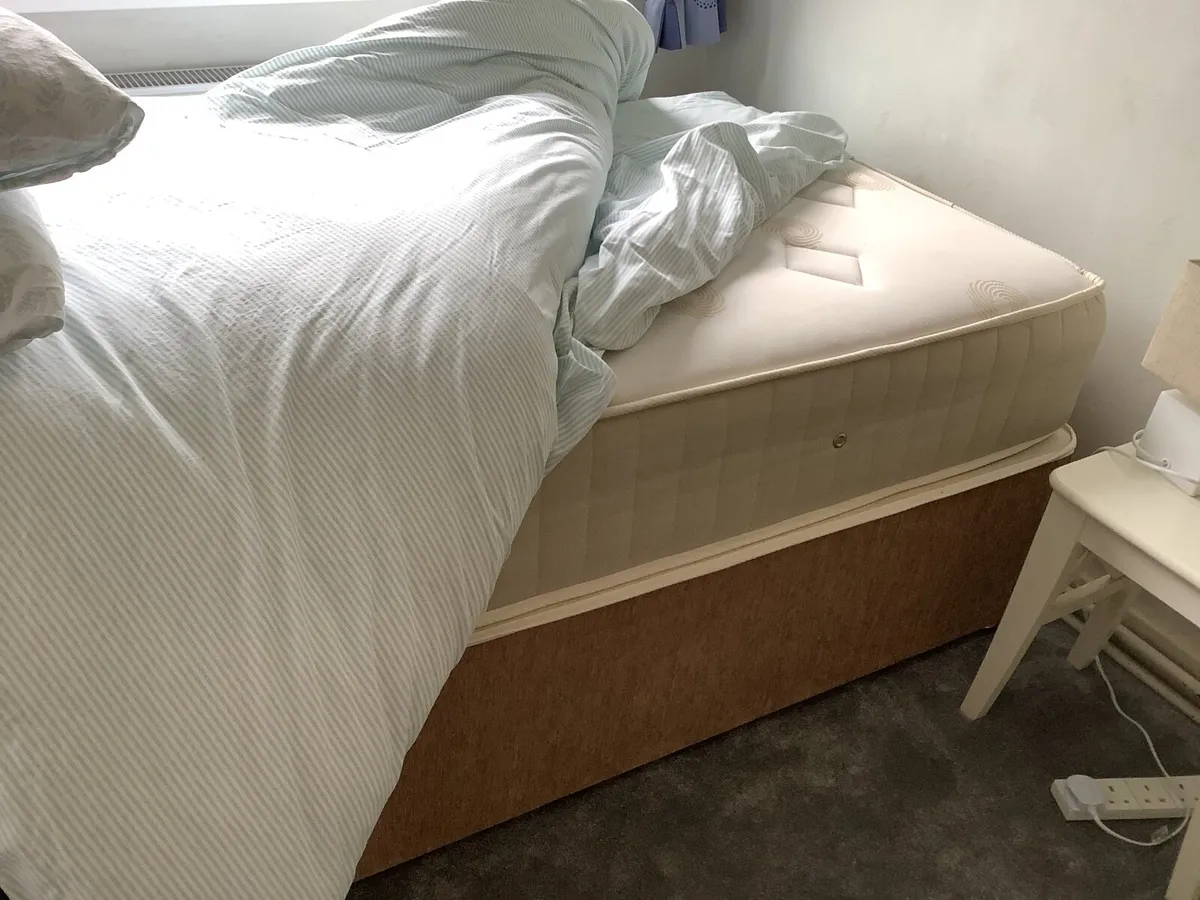 Single bed and mattress - Image 1