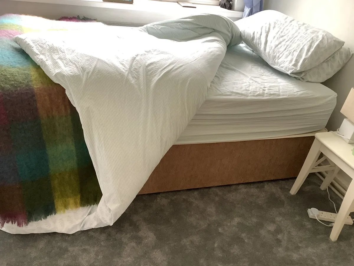 Single bed and mattress - Image 2