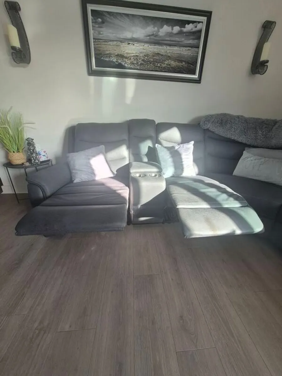 Beautiful large corner suite with recliners - Image 2