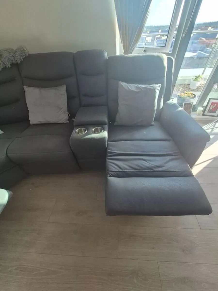 Beautiful large corner suite with recliners - Image 3