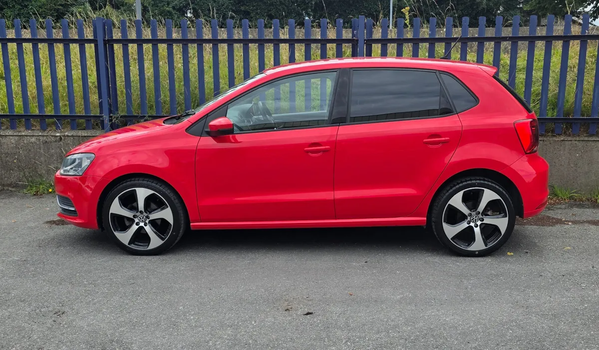 2015 Volkswagen Polo - Image 2