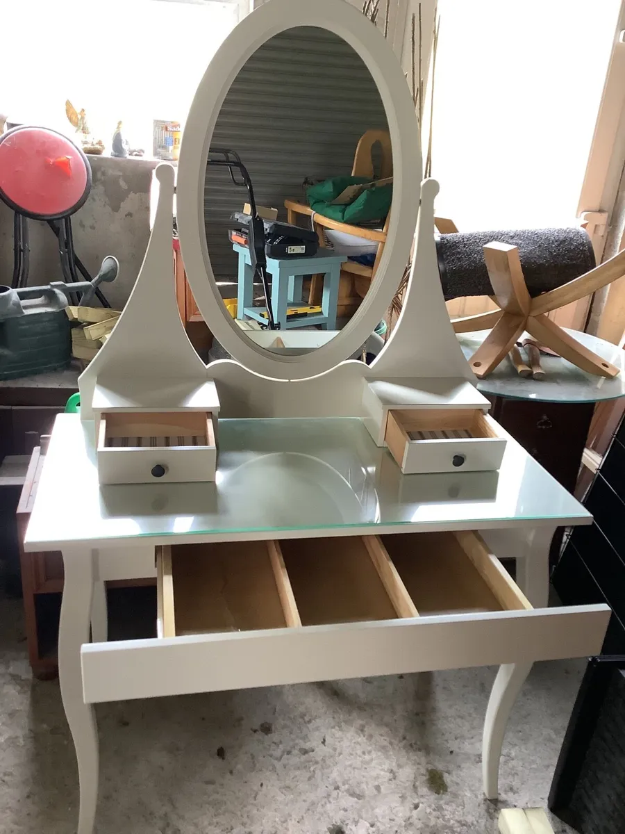 Dressing table - Image 1