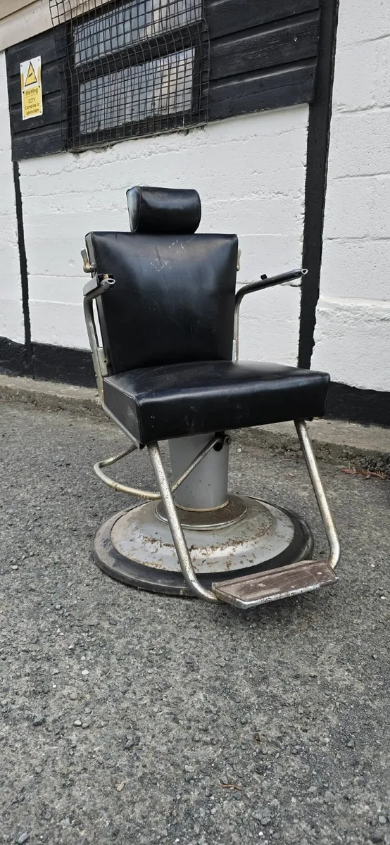 Old hydraulic dentist chair - Image 2