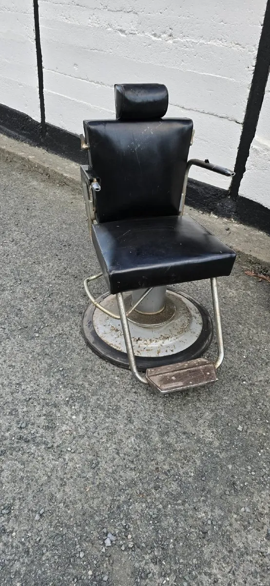 Old hydraulic dentist chair - Image 3