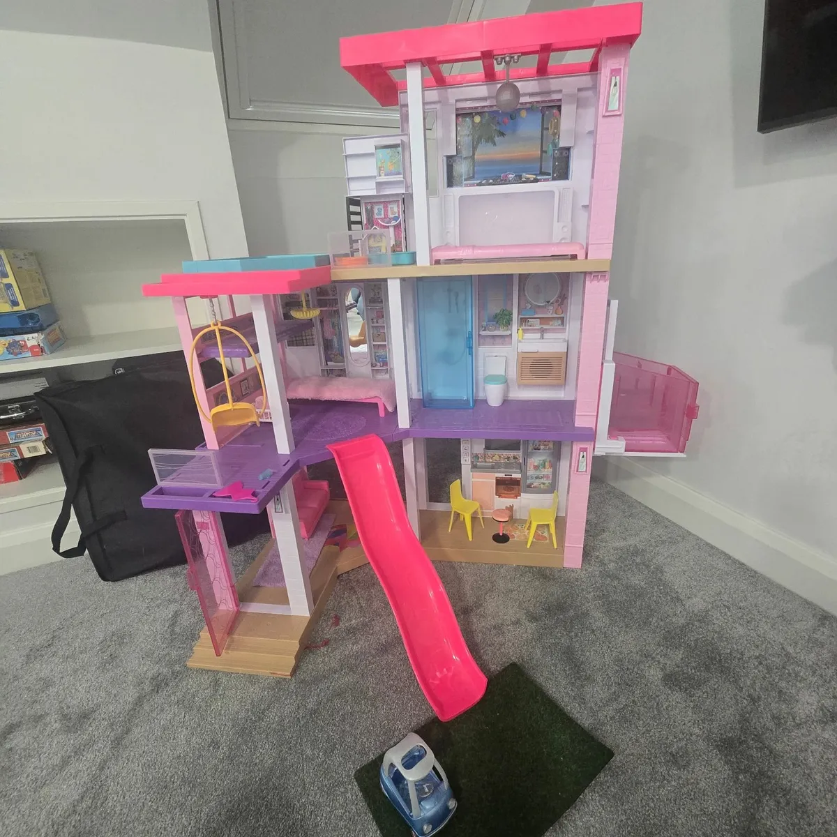 Lol house with working disco lights - Image 2