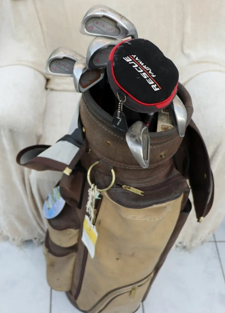 Golf bag and clubs - Image 1