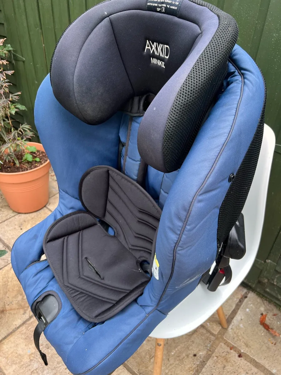 Axkid Minikid rear facing car seat - Image 1