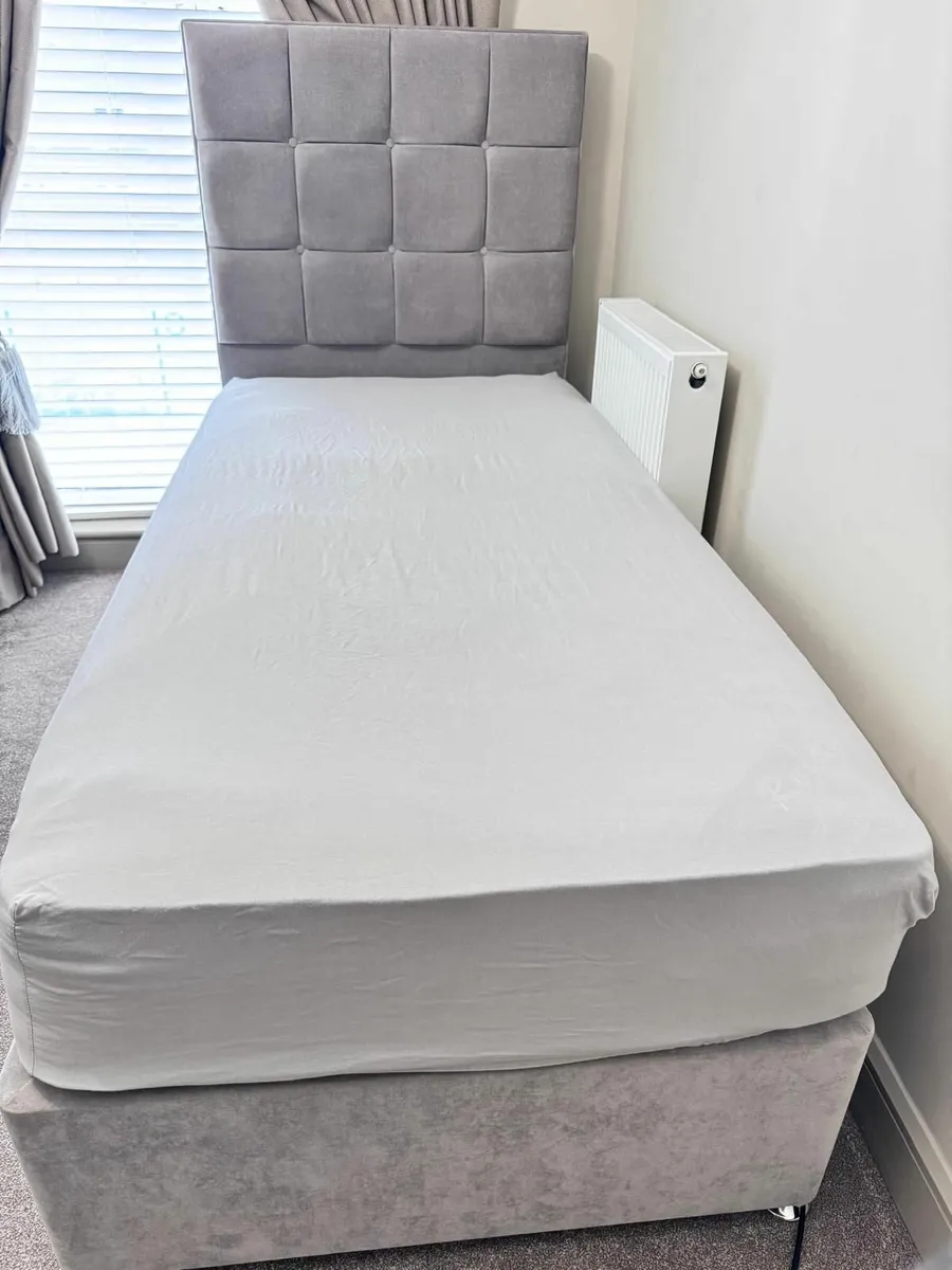 Beds 🛌 in Furnitures - Image 3