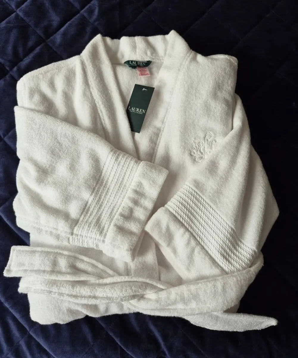 Woman's dressing gown - Image 1