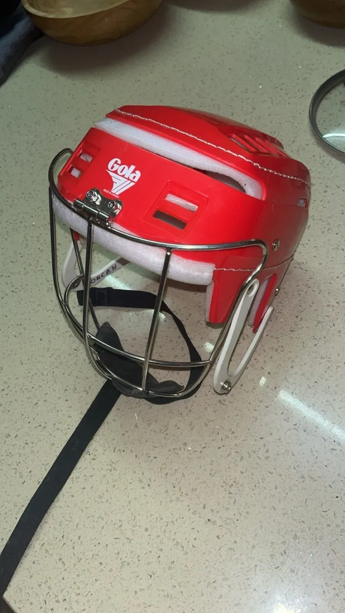 Hurling helmet - Image 1