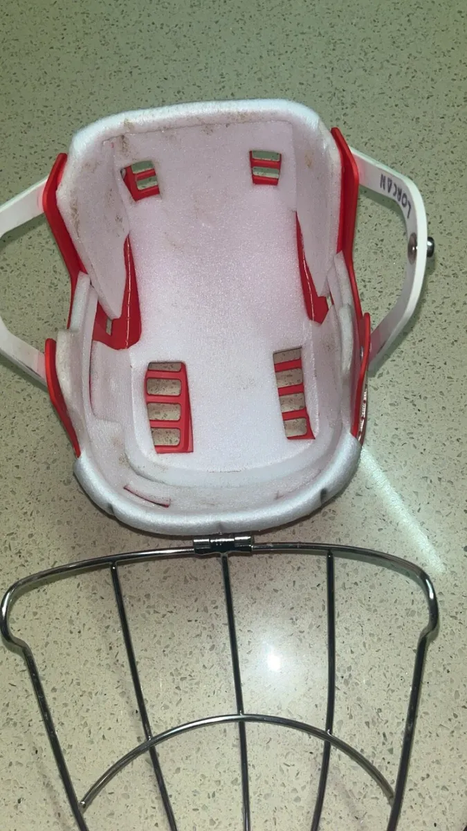 Hurling helmet - Image 4