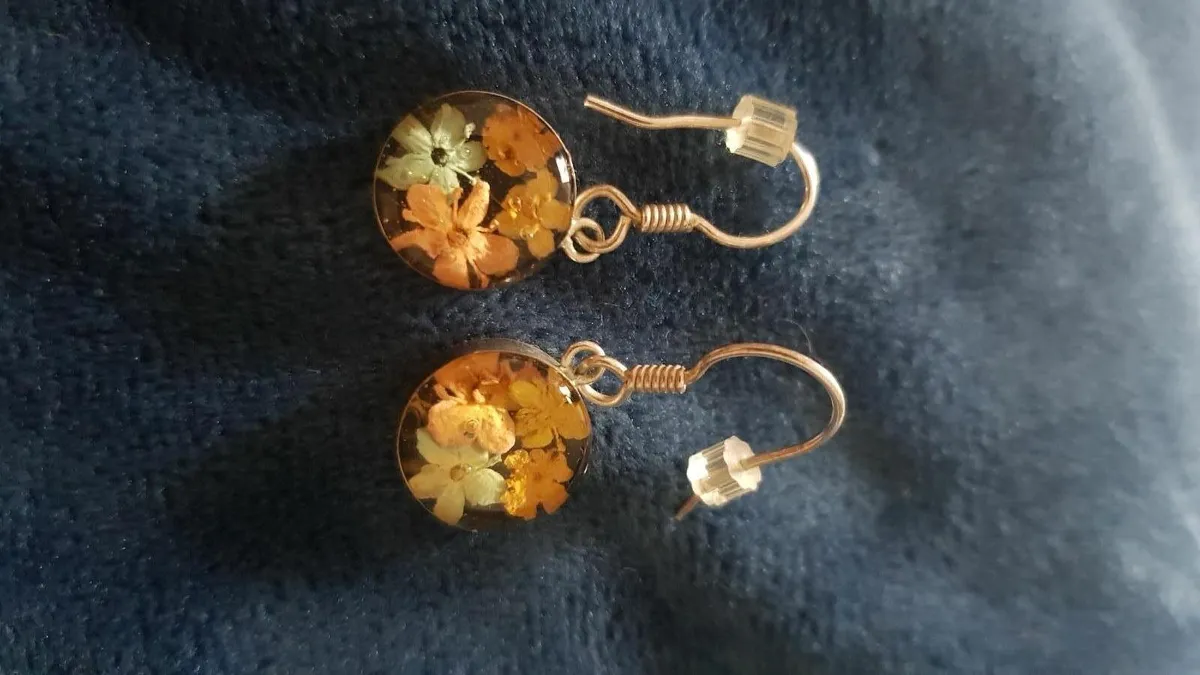 Earrings- BRAND NEW - Image 4