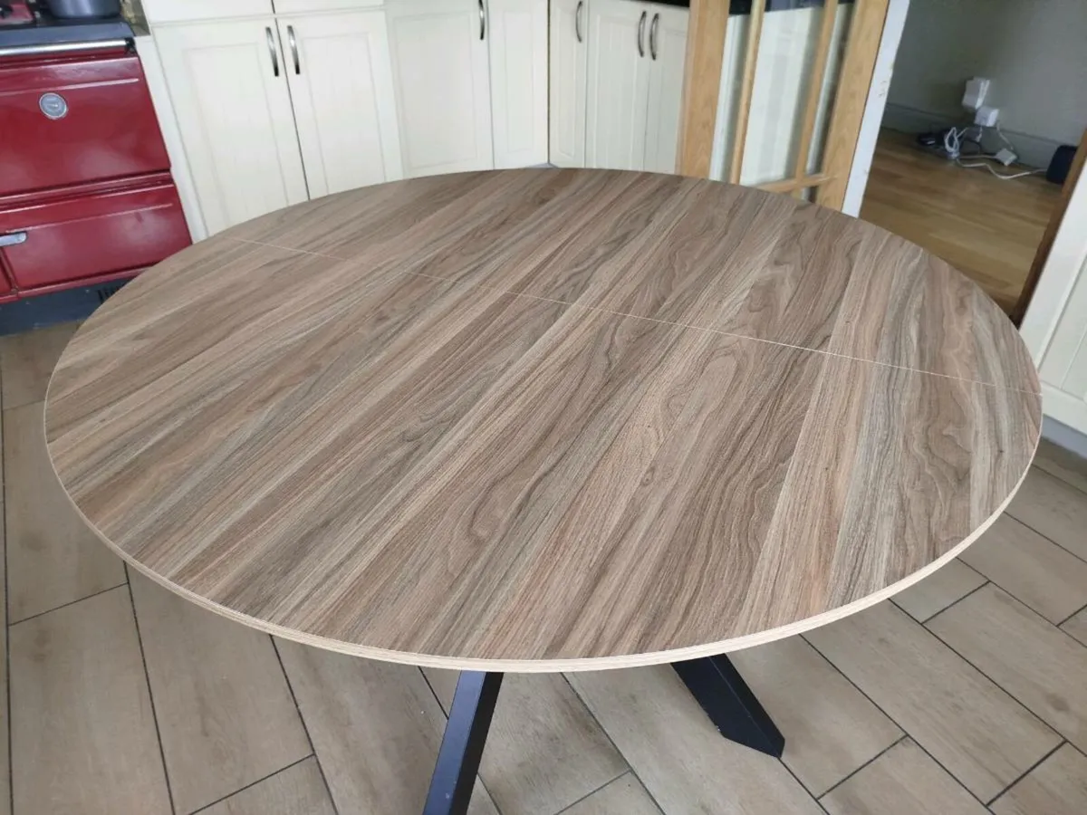 Round/oval dining table - Image 2