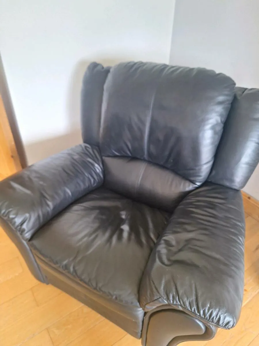 Recliner leather chair - Image 1