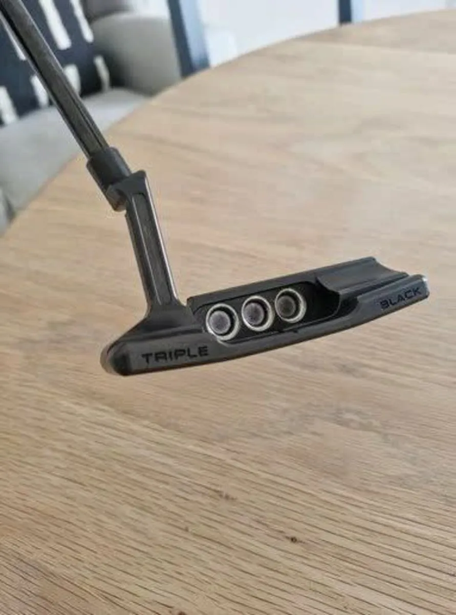 Limited edition Scotty triple black putter. 34" - Image 1