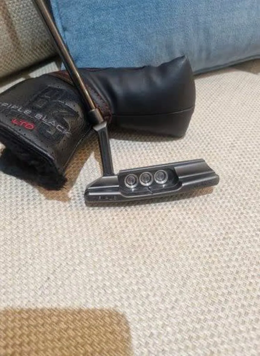 Limited edition Scotty triple black putter. 34" - Image 4