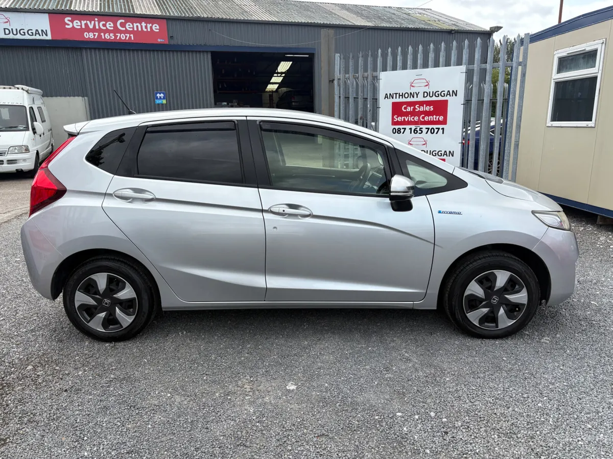 172 Honda Fit 1.5 hybrid - Image 2