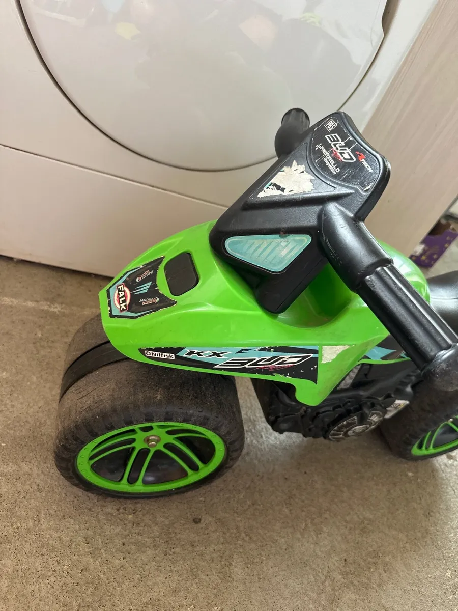 Kids ride on motorbike - Image 2