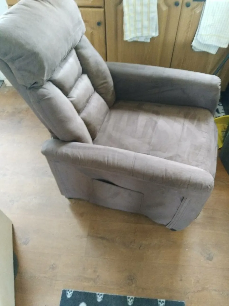 Reclining chair - Image 2